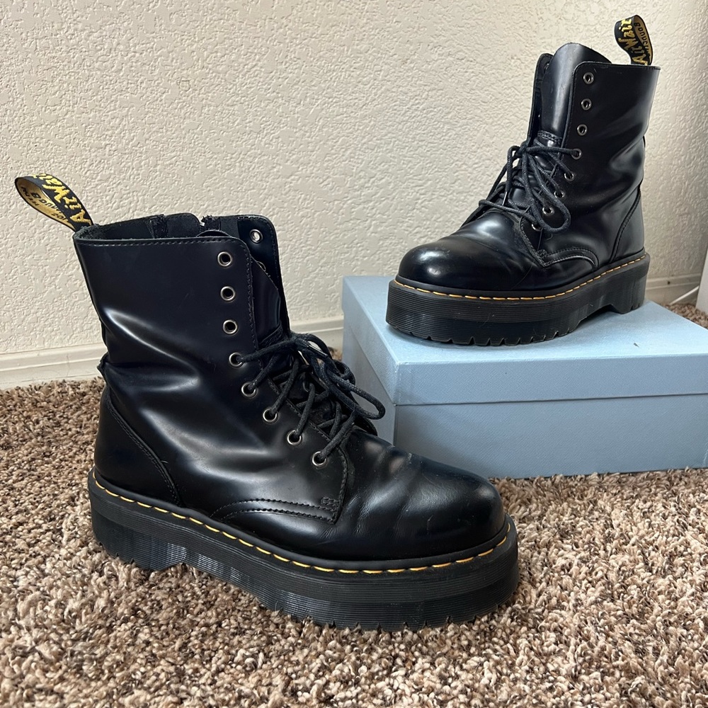 Jadon Smooth Leather Platform Dr.Martens